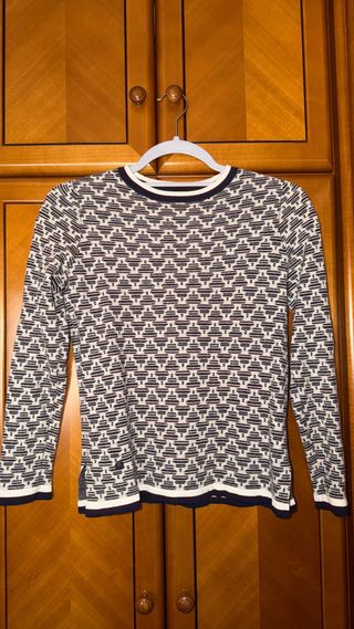 Jersey de punto azul y blanco