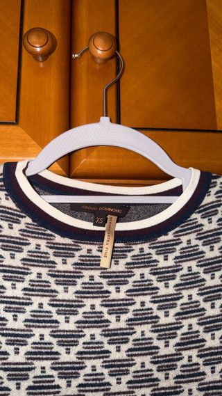 Jersey de punto azul y blanco