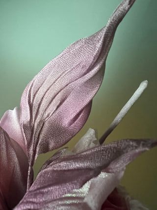 Spilla-broche rosa in seta