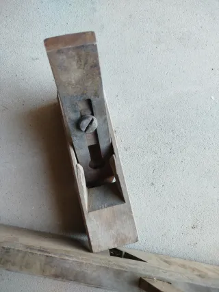 Herramientas carpintería antiguas, cepillo