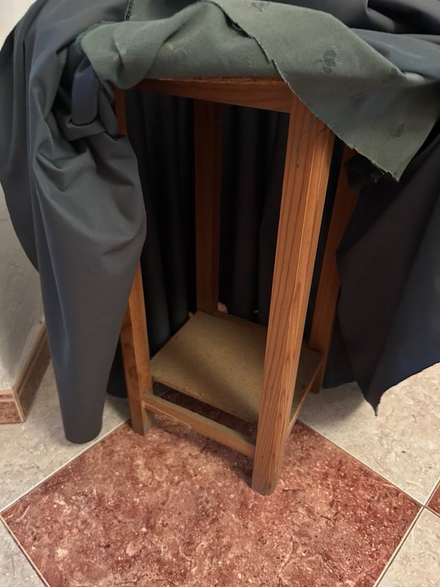 Mesita redonda con cristal y cubierta