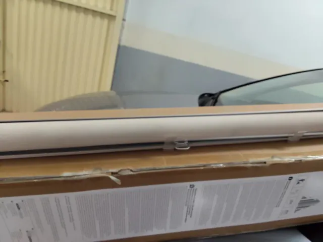 Cortina enrollable beige y gris