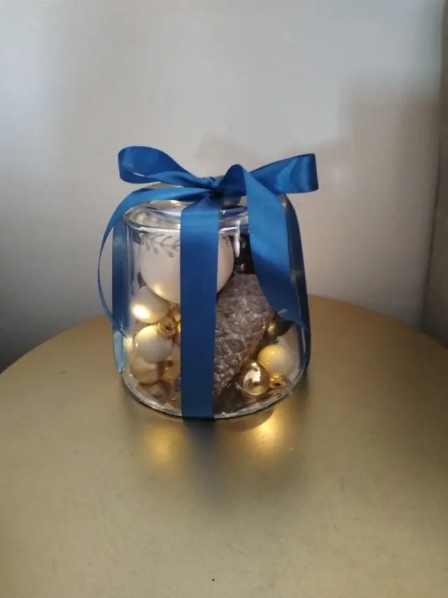 Jarrón Navideño con Luces y Adornos