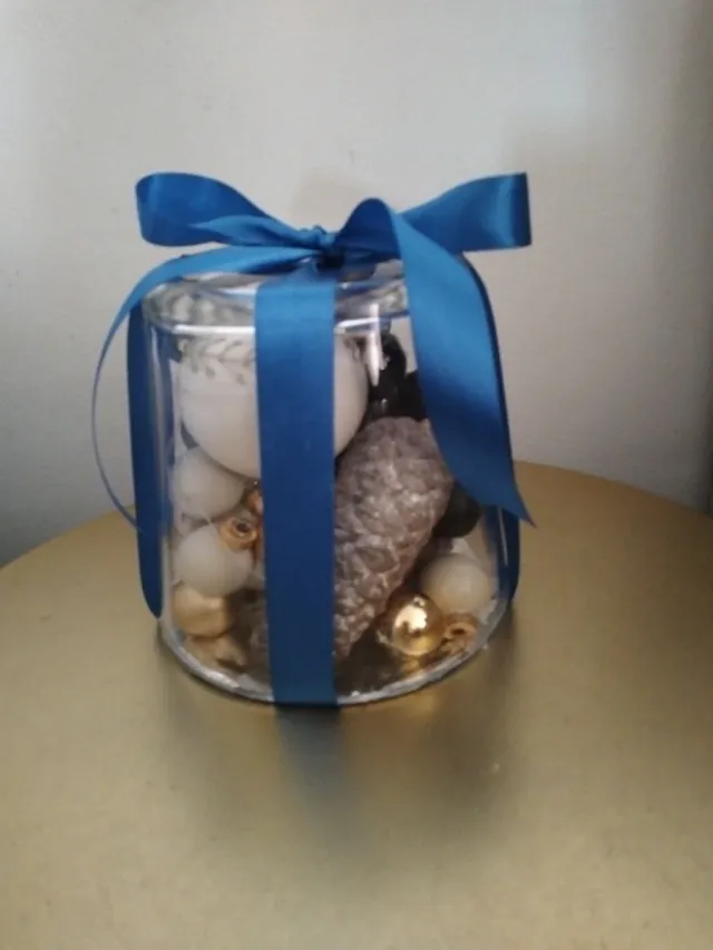 Jarrón Navideño con Luces y Adornos