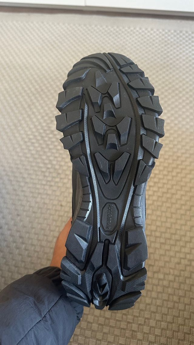 Botas Pull&Bear negras y multicolor