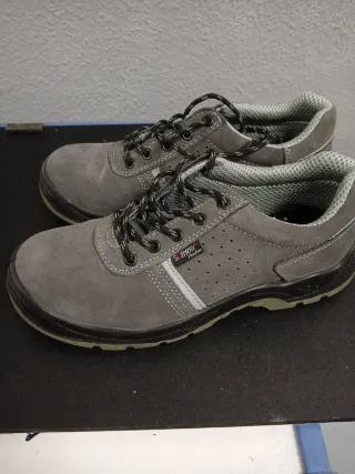 Botas de seguridad grises nuevas