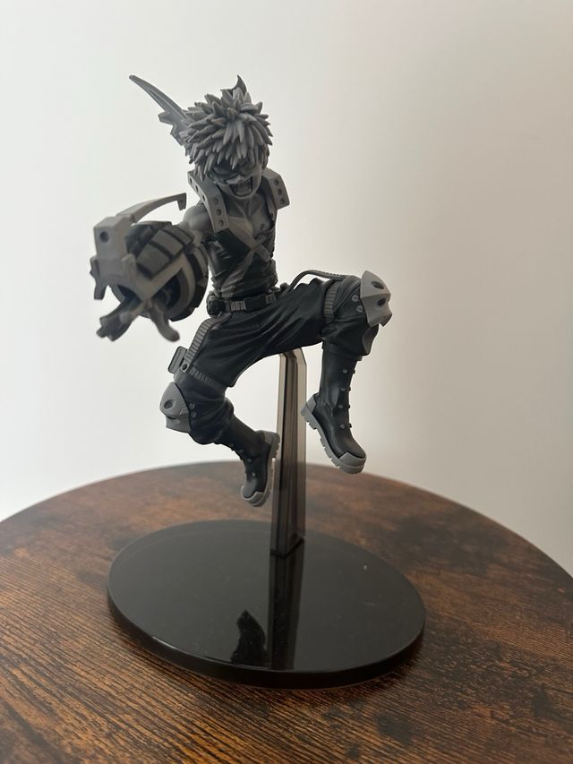 Figura Bakugo My Hero Academia Gris