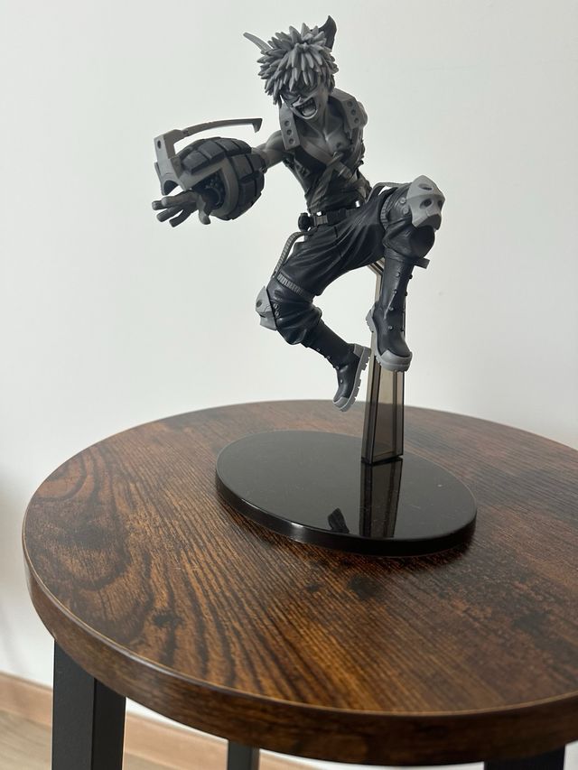 Figura Bakugo My Hero Academia Gris