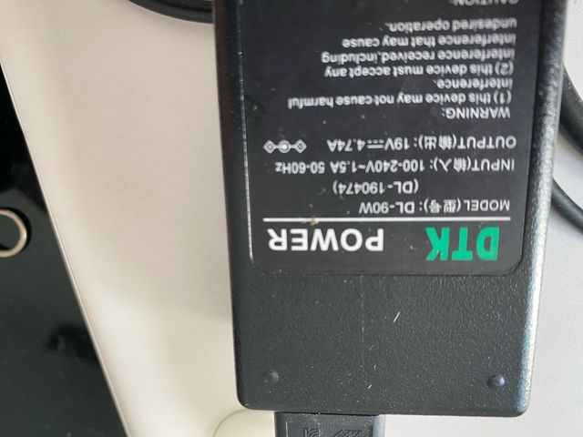 Cargador de ordenador DTK DL-90W 100-240V