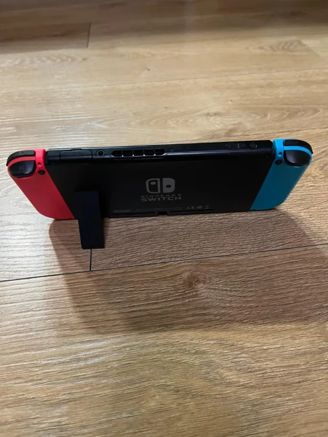 Nintendo Switch Azul/Rojo + Mando Pro