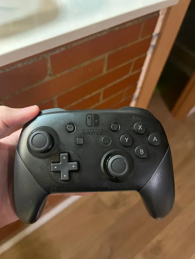 Nintendo Switch Azul/Rojo + Mando Pro