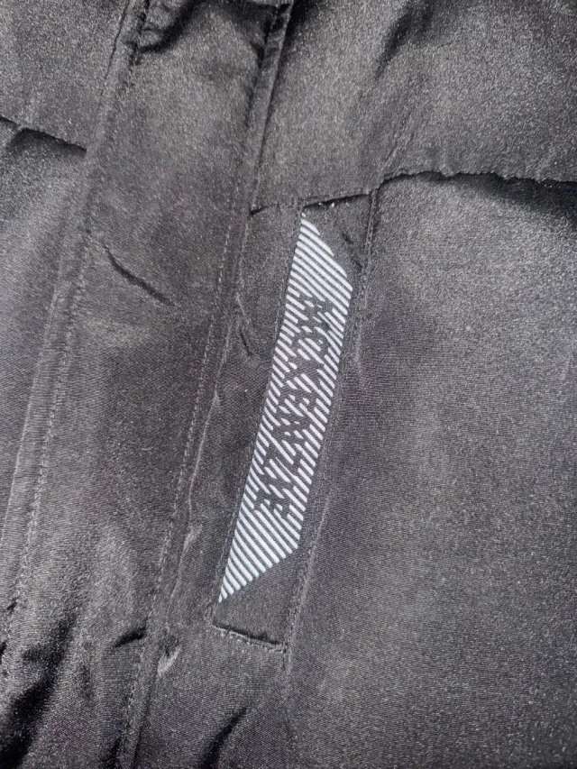 Chaqueta McKenzie Negra con Capucha