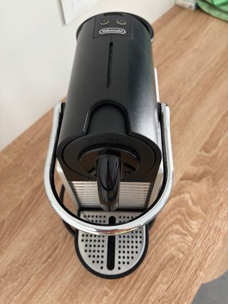 Cafetera Nespresso Pixie Delonghi Plata