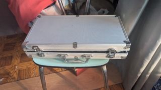 Maletín de póker con fichas y dados