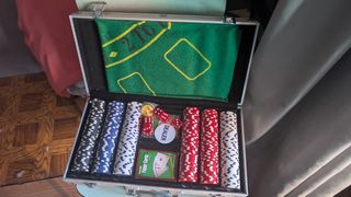 Maletín de póker con fichas y dados