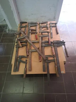 LOTE DE SARGENTOS DE CARPINTERÍA ( 13 UNIDADES )