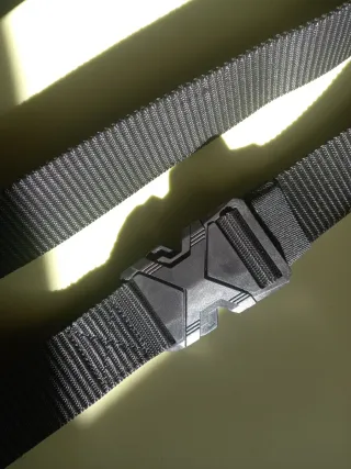 Cinghia per valigie con fibbia nera