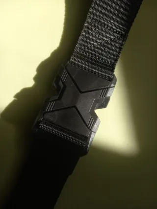 Cinghia per valigie con fibbia nera