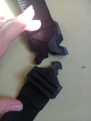 Cinghia per valigie con fibbia nera