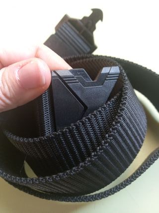 Cinghia per valigie con fibbia nera