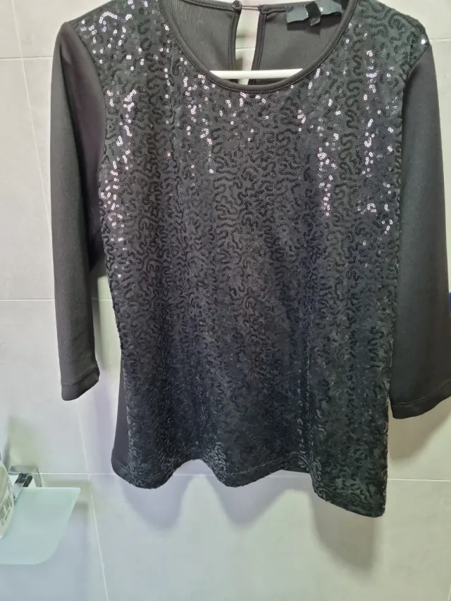 Camiseta negra lentejuelas