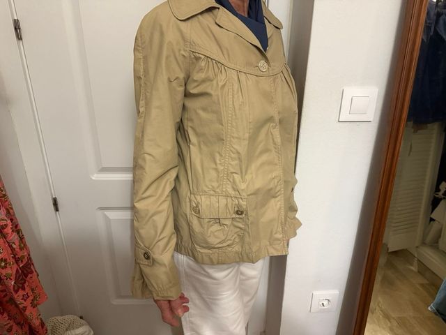 Gabardina corta beige