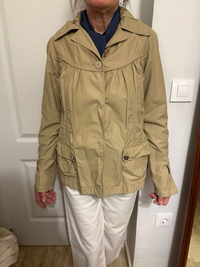 Gabardina corta beige