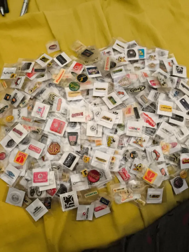 Gotas de diferentes marcas, equipos, logos