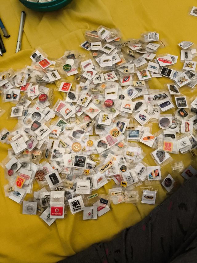 Gotas de diferentes marcas, equipos, logos