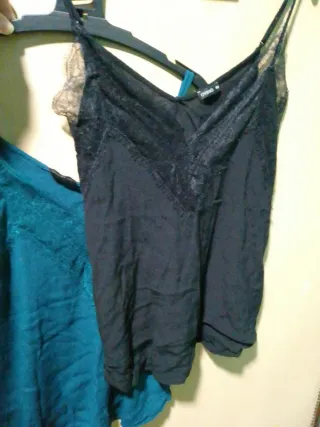 2 Camisetas tirantes encaje Oysho