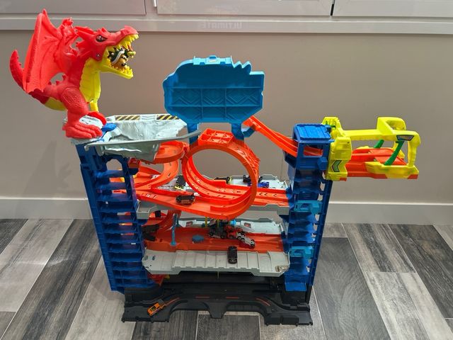 Garage Hot Wheels Ultimate + 2 coches