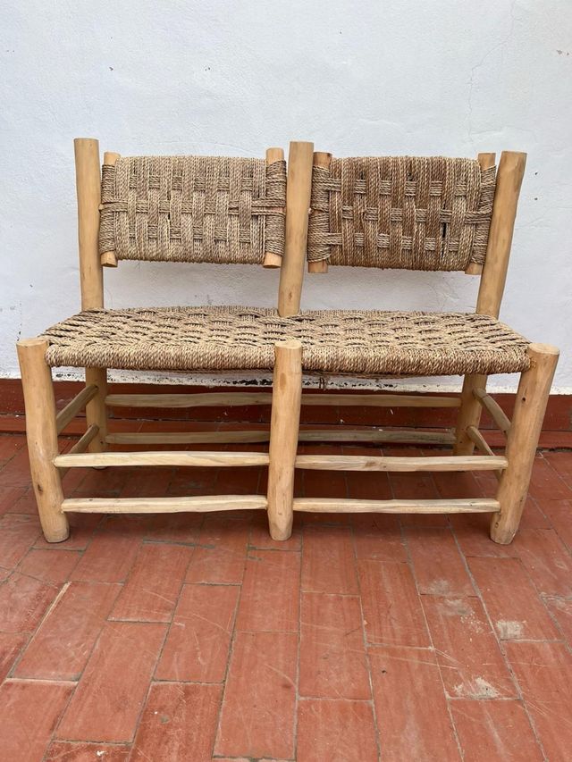 Banco de mimbre con respaldo