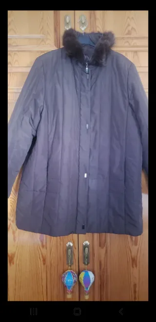 Abrigo acolchado marrón talla 52