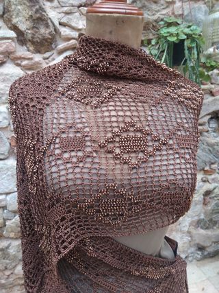 Chal ganchillo con abalorios