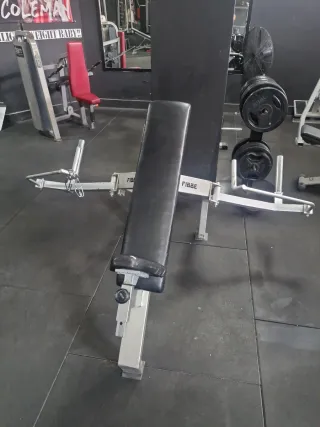 Máquina de pecho convergente aperturas