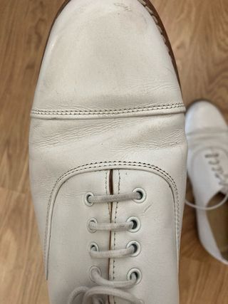 Zapatos de piel blancos