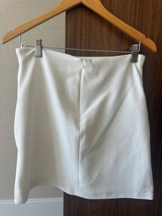 Falda Zara drapeada blanca