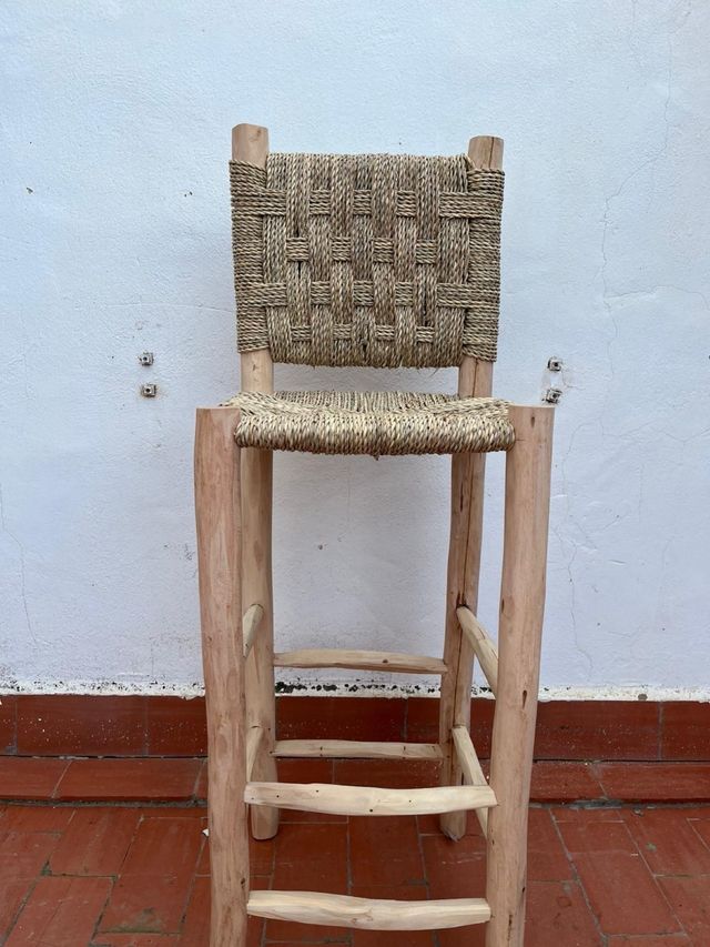 Taburete mimbre respaldo madera