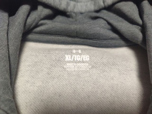 Sudadera Under Armour Gris XL da bastante talla