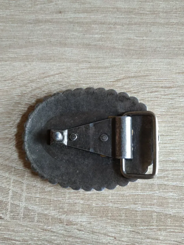 Hebilla de cinturón plateada