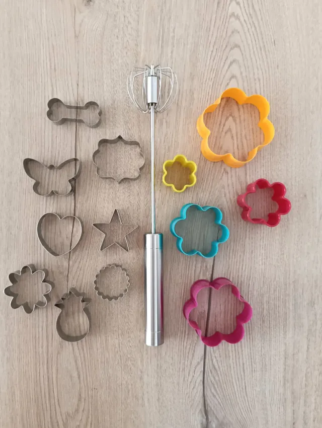 Lote reposteria. moldes galletas y accesorios coci