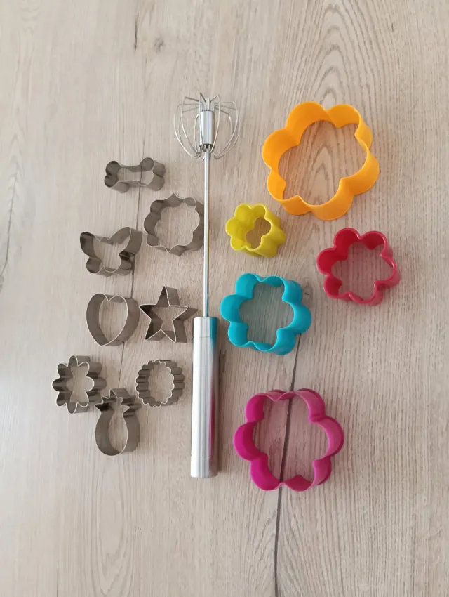 Lote reposteria. moldes galletas y accesorios coci