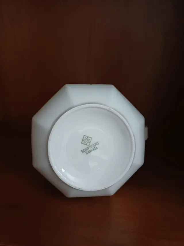 Teiera bombata in porcellana