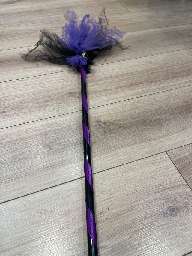 Escoba de Bruja Morada y Negra