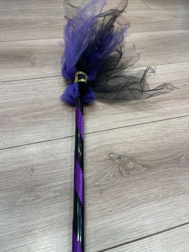Escoba de Bruja Morada y Negra