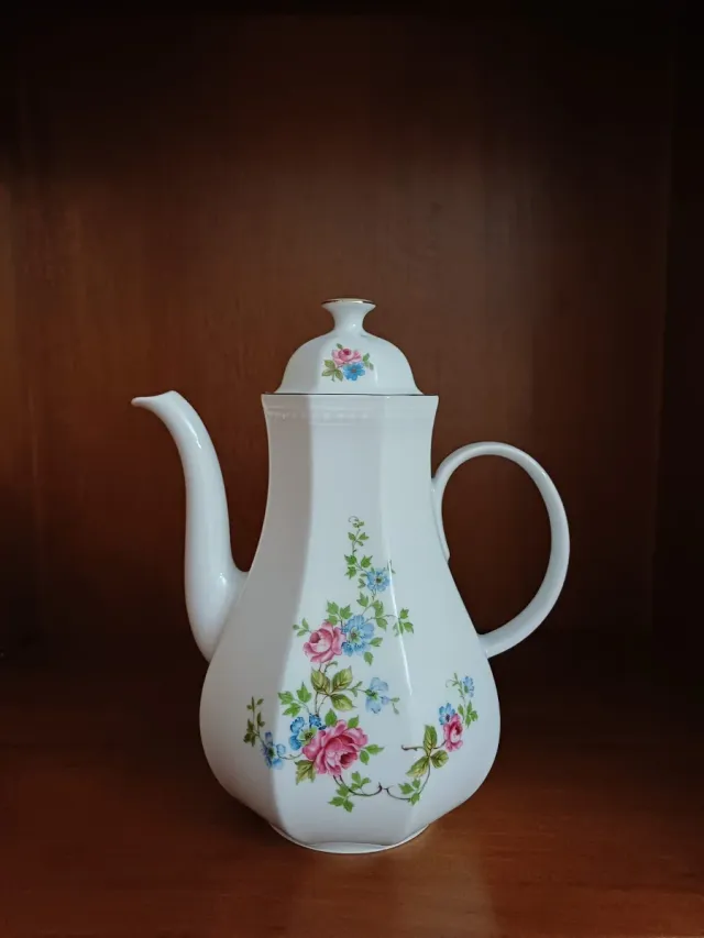 Teiera alta in porcellana