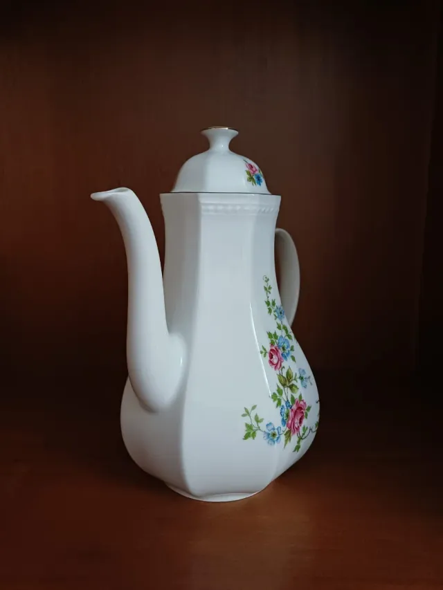 Teiera alta in porcellana