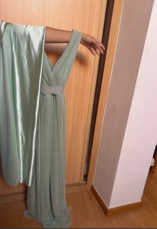 Vestido largo verde con detalles plateados