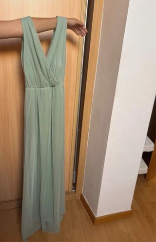 Vestido largo verde con detalles plateados