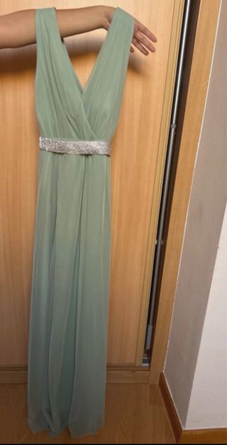 Vestido largo verde con detalles plateados